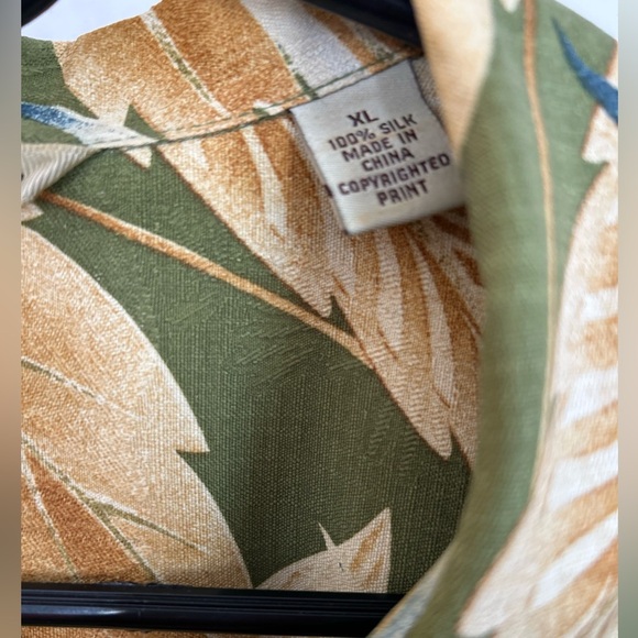 Tommy Bahama 100% Silk Hawaiian Tropical Button Down Shirt Size XL - Picture 4 of 8